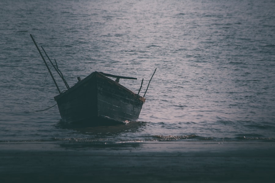 قصة القارب المكسور والنجاة: قصة القارب المكسور