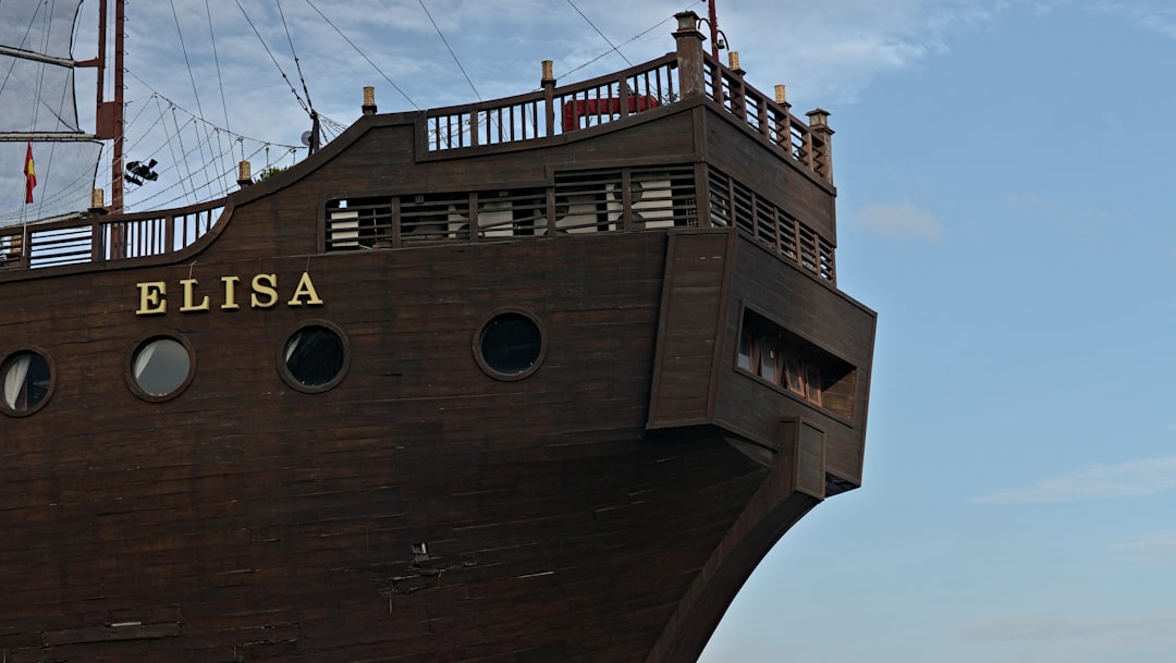 Photo child and ship