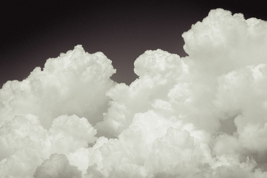 Photo قصة الطفل والغيمة "child and cloud"