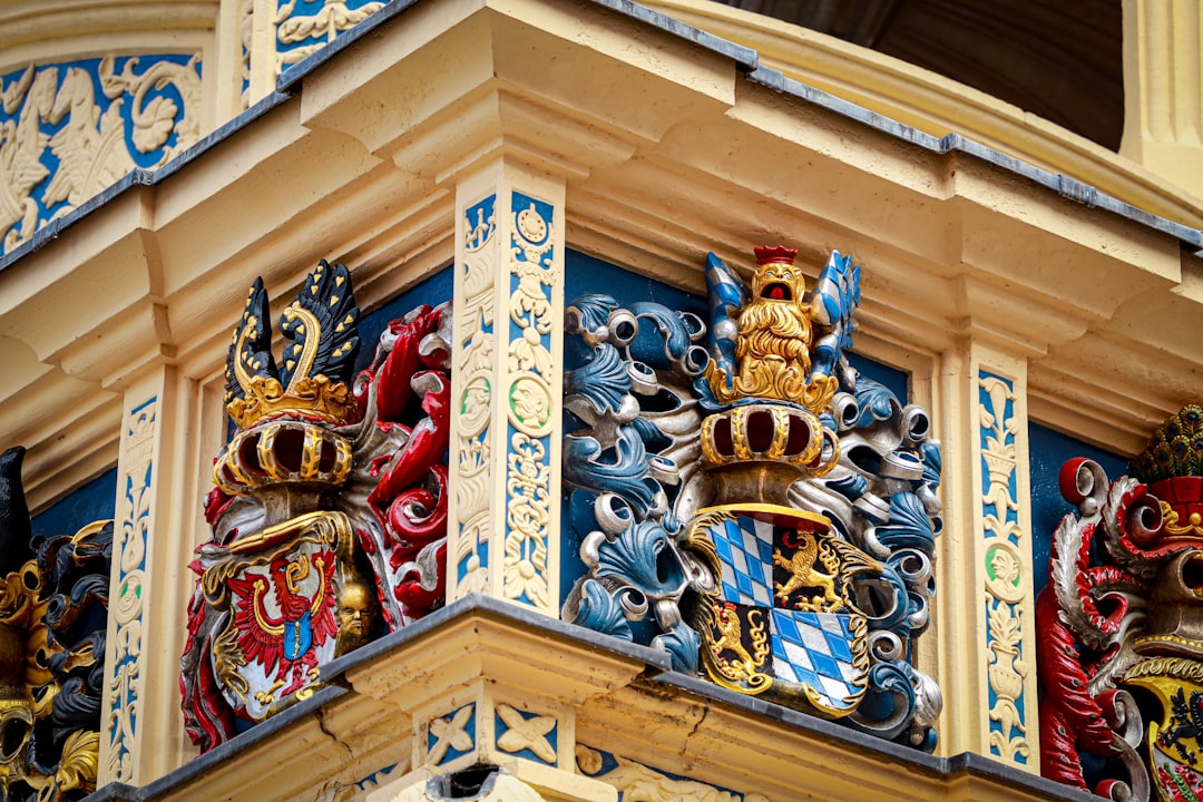 Photo Emirates and Kings in Europe