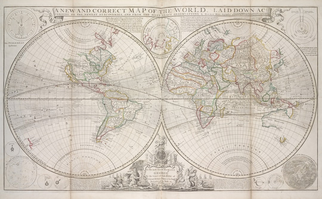 Photo Comparison between "colonial era" and "globalization era" in the global economy